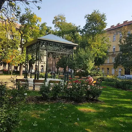 Flat In Oktogone For Rent Lejlighed