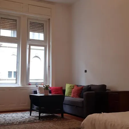 Flat In Oktogone For Rent Lejlighed